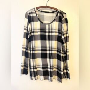 Maurice’s 24/7 Black and white Plaid Long Sleeve Tee